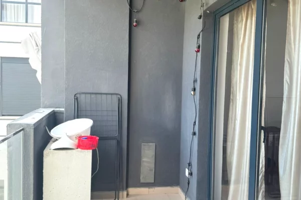 Shtepi me qera Apartament ne Tirane, 3+1, Mobilimi E mobiluar, Pagesa 50,000  Leke.