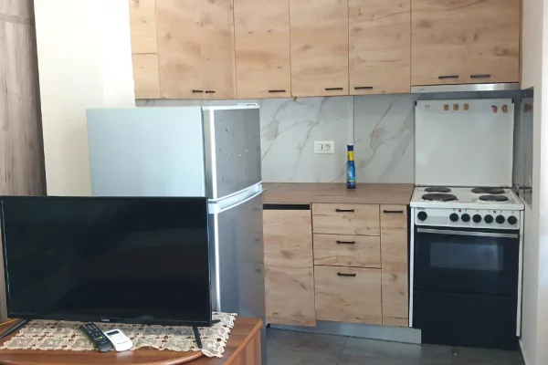 Shtepi me qera Apartament ne Tirane, Garsoniere, Mobilimi Bosh, pa mobiluar, Pagesa 30,000  Leke.