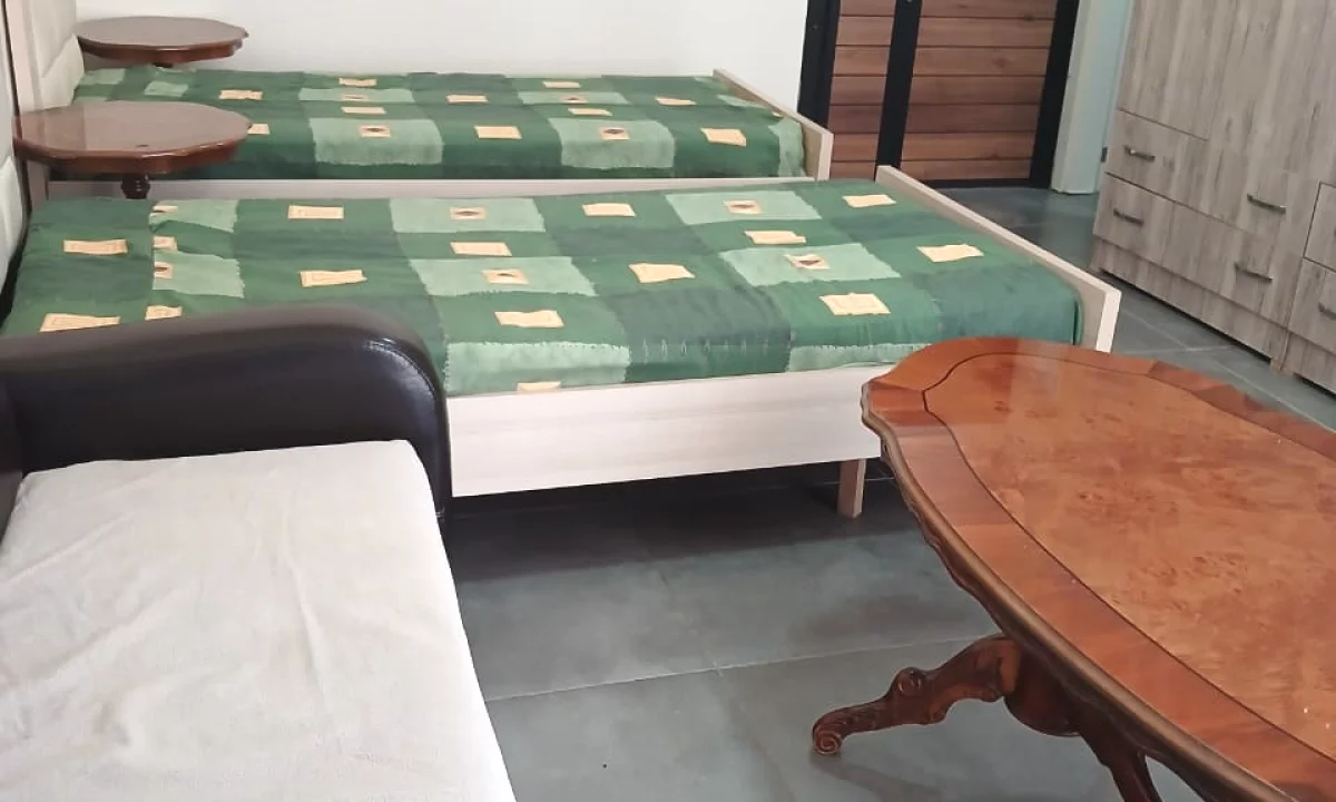 Shtepi me qera Apartament ne Tirane, Garsoniere, Mobilimi Bosh, pa mobiluar, Pagesa 30,000  Leke.