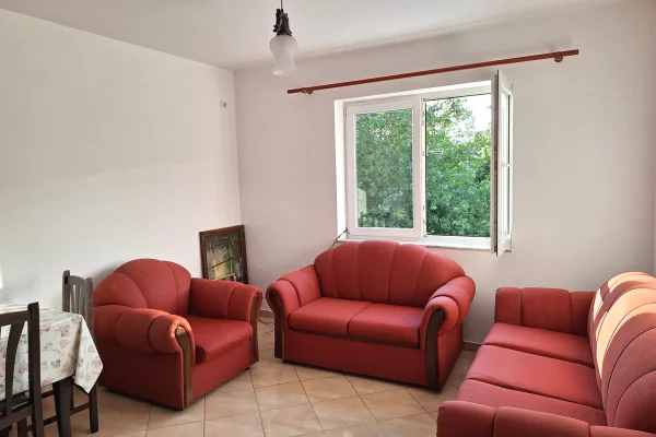 Shtepi me qera 2+1 ne Tirane - 50,000 Leke