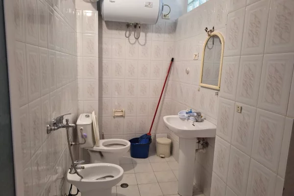 Shtepi me qera Apartament ne Tirane, 2+1, Mobilimi E mobiluar, Pagesa 50,000  Leke.