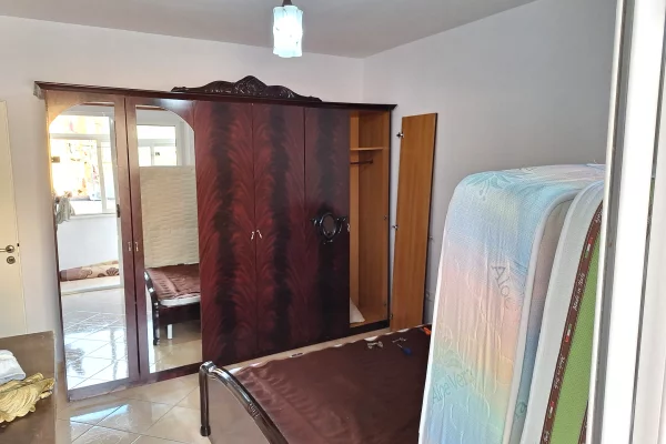 Shtepi me qera Apartament ne Tirane, 2+1, Mobilimi E mobiluar, Pagesa 50,000  Leke.