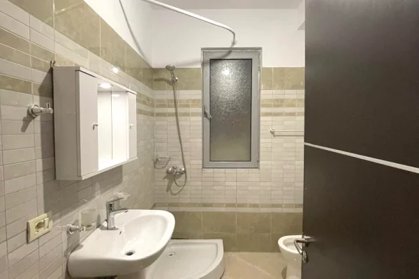 Shtepi me qera Apartament ne Tirane, 2+1, Mobilimi E mobiluar, Pagesa 450  Euro.