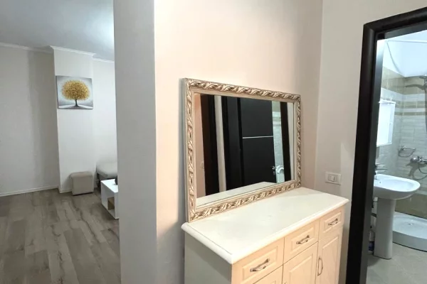 Shtepi me qera Apartament ne Tirane, 2+1, Mobilimi E mobiluar, Pagesa 450  Euro.