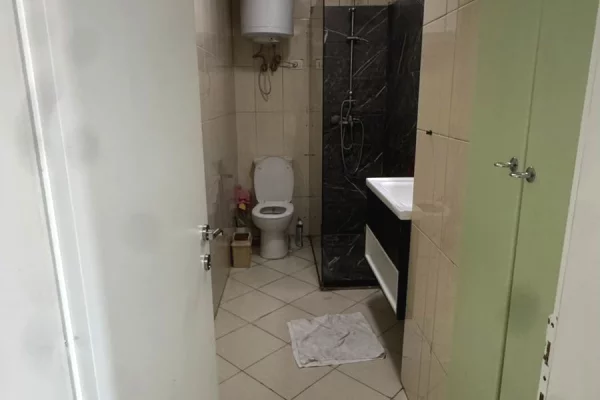 Jepet me qera apartament  2+1 tek Rruga elbasanit 