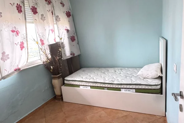 Shtepi me qera Apartament ne Tirane, 2+1, Mobilimi E mobiluar, Pagesa 80,000  Leke.
