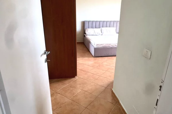 Shtepi me qera Apartament ne Tirane, 2+1, Mobilimi E mobiluar, Pagesa 80,000  Leke.