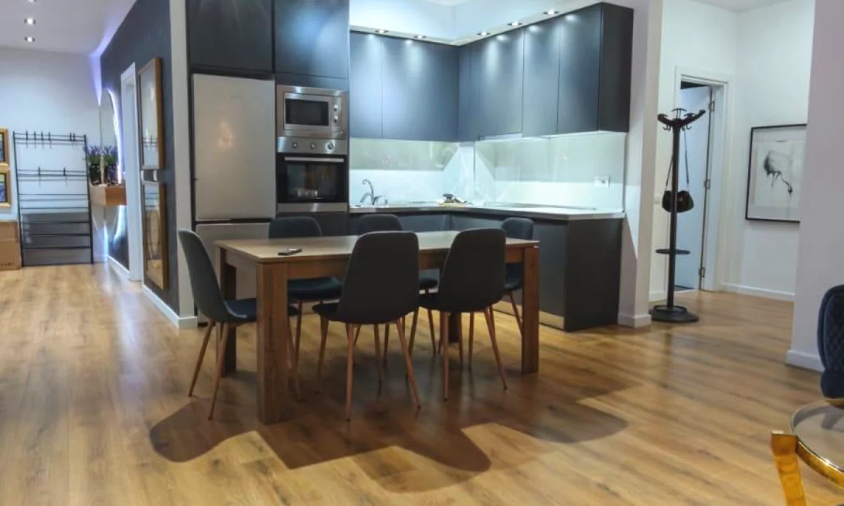 Shtepi me qera Apartament ne Tirane, 2+1, Mobilimi E mobiluar, Pagesa 950  Euro.
