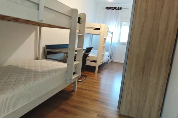 Shtepi me qera Apartament ne Tirane, 2+1, Mobilimi E mobiluar, Pagesa 950  Euro.