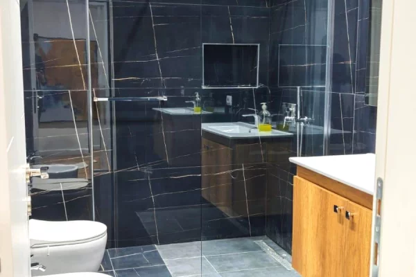 Shtepi me qera Apartament ne Tirane, 2+1, Mobilimi E mobiluar, Pagesa 950  Euro.