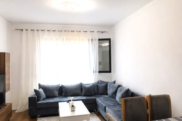 Shtepi me qera Apartament ne Tirane, 2+1, Mobilimi E mobiluar, Pagesa 40,000  Leke.