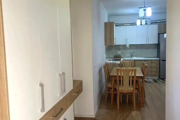 Shtepi me qera Apartament ne Tirane, 3+1, Mobilimi E mobiluar, Pagesa 60,000  Leke.