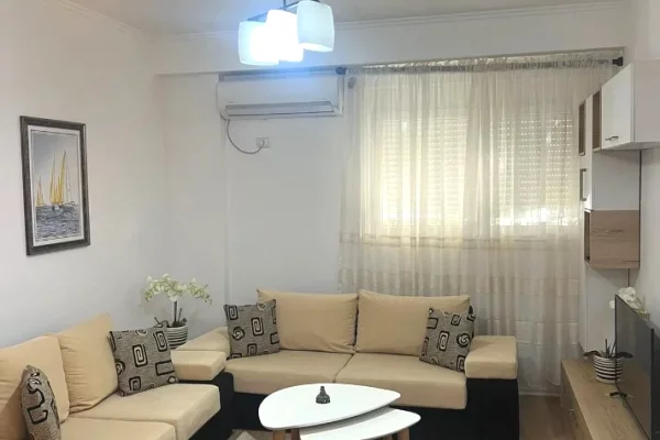 Shtepi me qera Apartament ne Tirane, 3+1, Mobilimi E mobiluar, Pagesa 60,000  Leke.