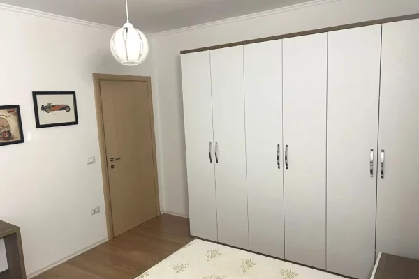 Shtepi me qera Apartament ne Tirane, 3+1, Mobilimi E mobiluar, Pagesa 60,000  Leke.