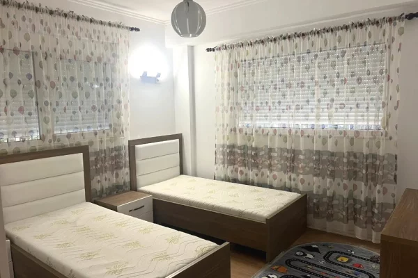Shtepi me qera Apartament ne Tirane, 3+1, Mobilimi E mobiluar, Pagesa 60,000  Leke.