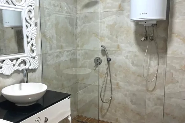 Shtepi me qera Apartament ne Tirane, 3+1, Mobilimi E mobiluar, Pagesa 60,000  Leke.
