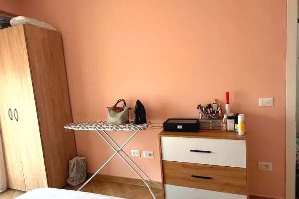 Shtepi me qera Apartament ne Tirane, 1+1, Mobilimi E mobiluar, Pagesa 65,000  Leke.