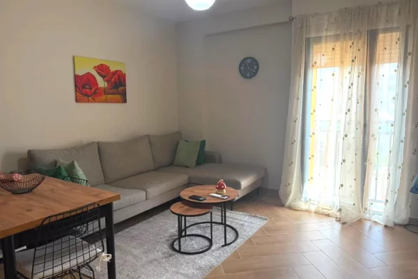 Shtepi me qera Apartament ne Tirane, 2+1, Mobilimi E mobiluar, Pagesa 55,000  Leke.