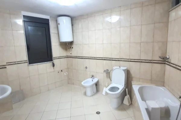 Jepet ambient me qera per zyra ne Qender.