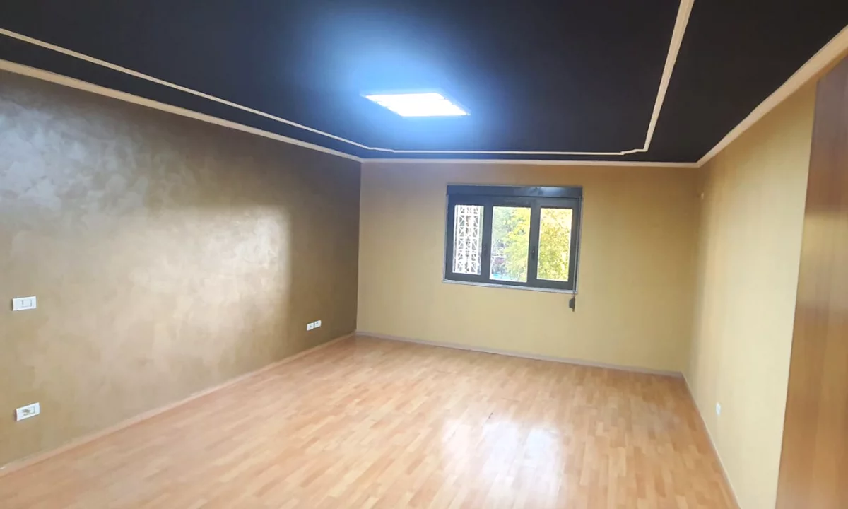 Jepet ambient me qera per zyra ne Qender.