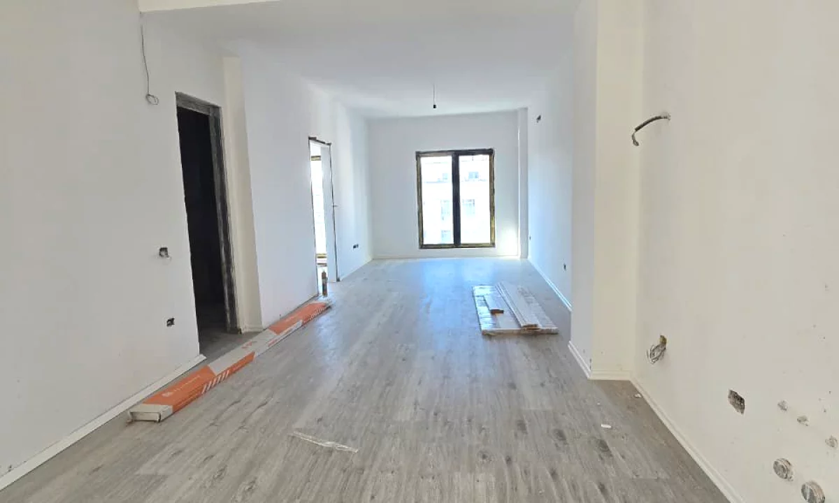 Shtepi me qera Apartament ne Tirane, 2+1, Mobilimi Bosh, pa mobiluar, Pagesa 1,000  Euro.