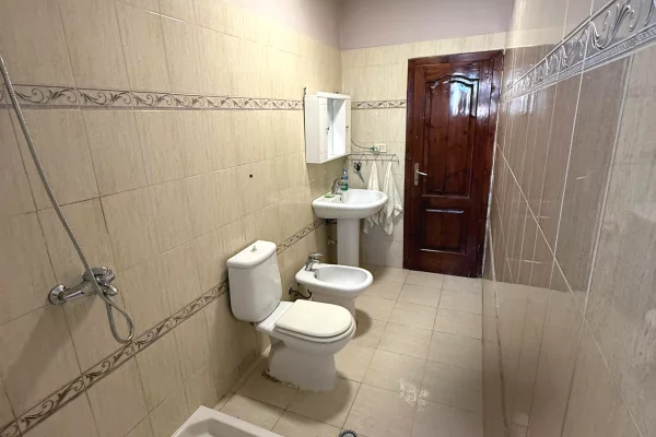 Shtepi me qera Apartament ne Tirane, 2+1, Mobilimi E mobiluar, Pagesa 550  Euro.