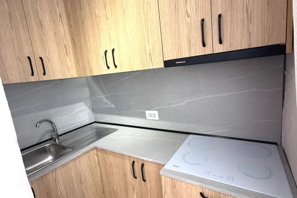 Shtepi me qera Apartament ne Tirane, 2+1, Mobilimi E mobiluar, Pagesa 550  Euro.
