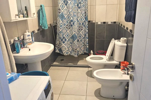 Shtepi me qera Apartament ne Tirane, 2+1, Mobilimi E mobiluar, Pagesa 60,000  Leke.
