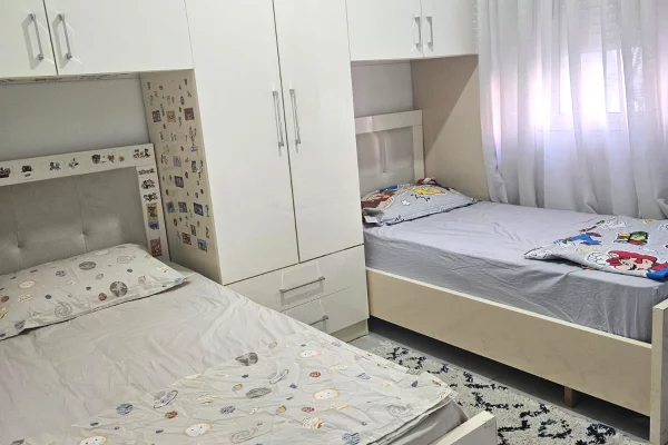 Shtepi me qera Apartament ne Tirane, 2+1, Mobilimi E mobiluar, Pagesa 60,000  Leke.