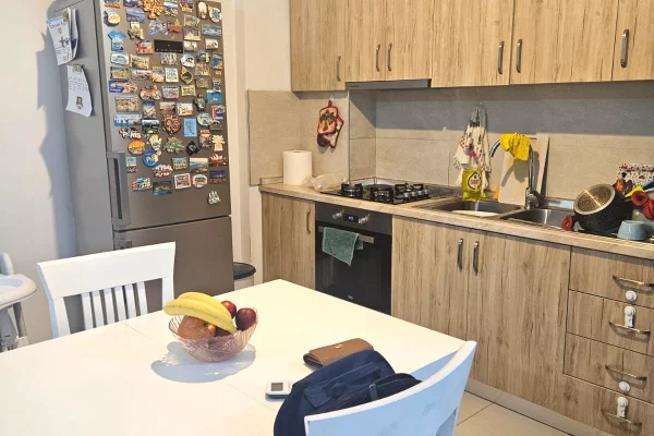 Shtepi me qera Apartament ne Tirane, 2+1, Mobilimi E mobiluar, Pagesa 60,000  Leke.