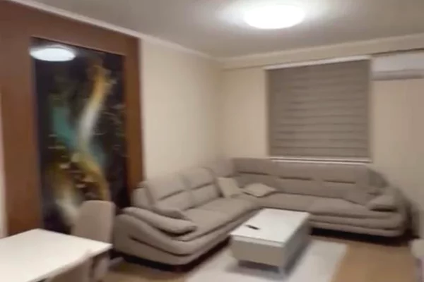 Shtepi me qera Apartament ne Tirane, 2+1, Mobilimi E mobiluar, Pagesa 700  Euro.