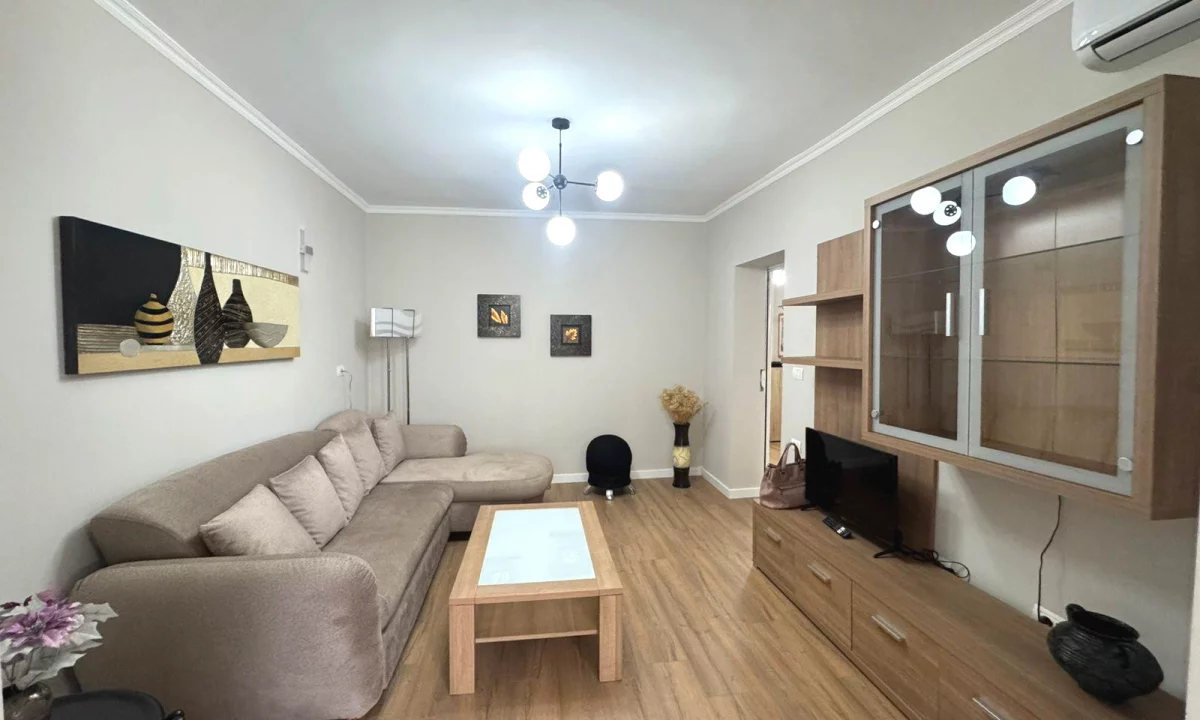 Shtepi me qera Apartament ne Tirane, 2+1, Mobilimi E mobiluar, Pagesa 800  Euro.