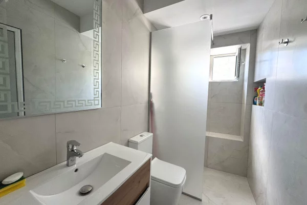 Shtepi me qera Apartament ne Tirane, 2+1, Mobilimi E mobiluar, Pagesa 800  Euro.