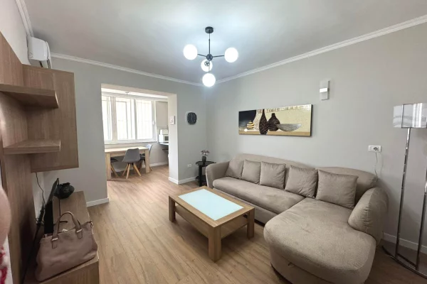 Shtepi me qera Apartament ne Tirane, 2+1, Mobilimi E mobiluar, Pagesa 800  Euro.