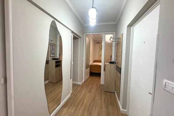 Shtepi me qera Apartament ne Tirane, 2+1, Mobilimi E mobiluar, Pagesa 800  Euro.