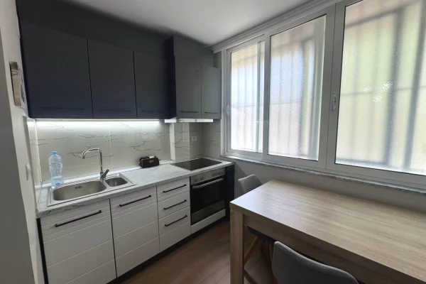 Shtepi me qera Apartament ne Tirane, 2+1, Mobilimi E mobiluar, Pagesa 800  Euro.
