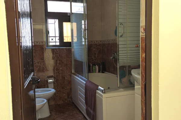 Shtepi ne shitje Vila Luksoze ne Tirane, 6+1, Mobilimi E mobiluar, Pagesa 520,000  Euro.