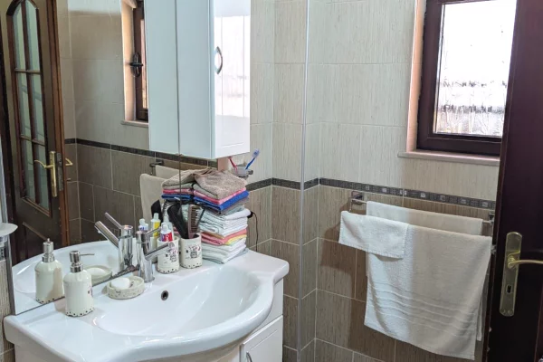 Shtepi ne shitje Vila Luksoze ne Tirane, 6+1, Mobilimi E mobiluar, Pagesa 520,000  Euro.
