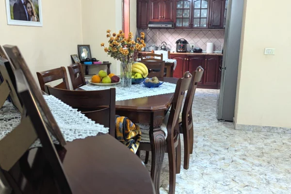 Shtepi ne shitje Vila Luksoze ne Tirane, 6+1, Mobilimi E mobiluar, Pagesa 520,000  Euro.
