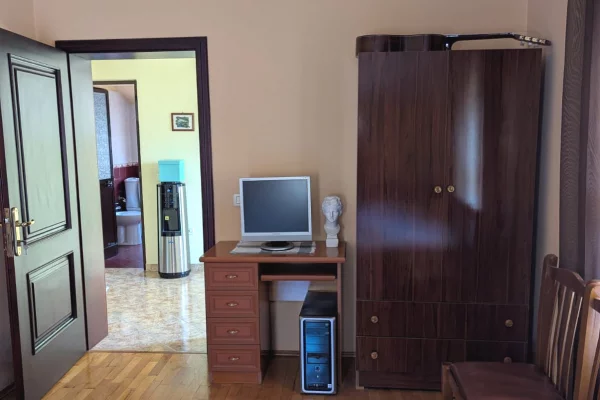 Shtepi ne shitje Vila Luksoze ne Tirane, 6+1, Mobilimi E mobiluar, Pagesa 520,000  Euro.
