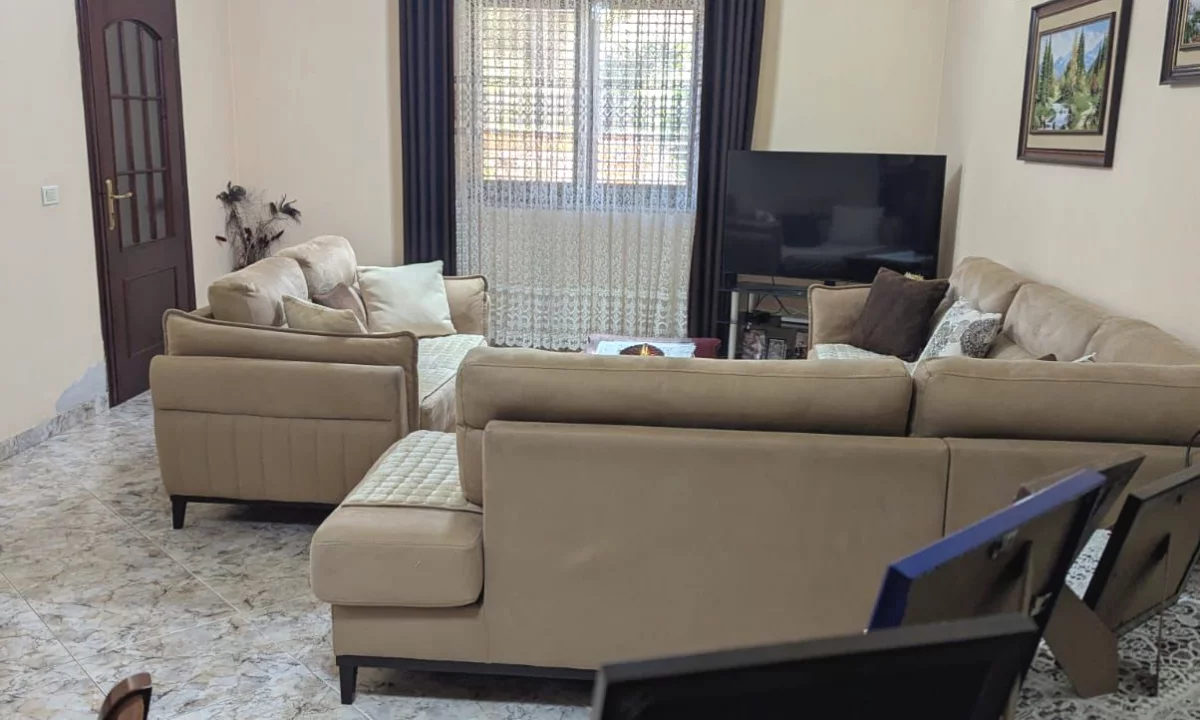 Shtepi ne shitje Vila Luksoze ne Tirane, 6+1, Mobilimi E mobiluar, Pagesa 520,000  Euro.