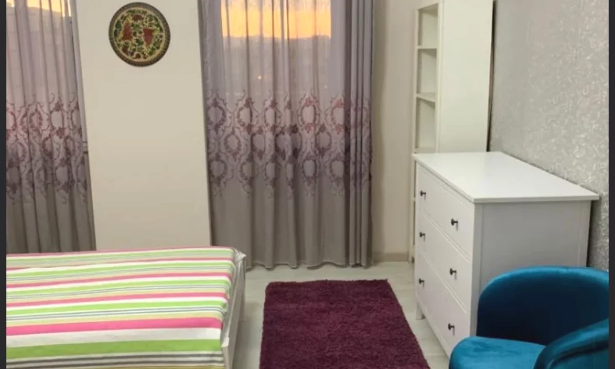 Shtepi me qera Apartament ne Tirane, 3+1, Mobilimi E mobiluar, Pagesa 85,000  Leke.