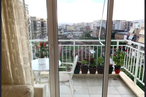 Shtepi me qera Apartament ne Tirane, 3+1, Mobilimi E mobiluar, Pagesa 85,000  Leke.