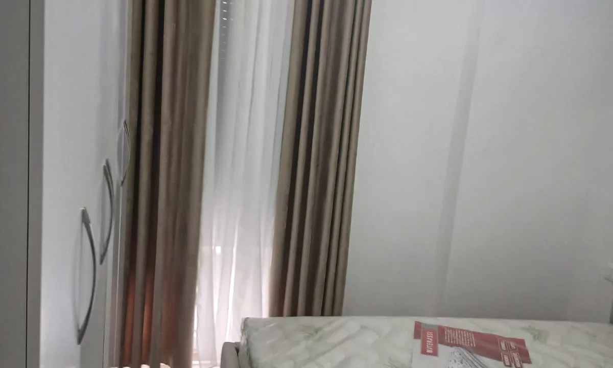 Shtepi me qera Apartament ne Tirane, 2+1, Mobilimi E mobiluar, Pagesa 50,000  Leke.
