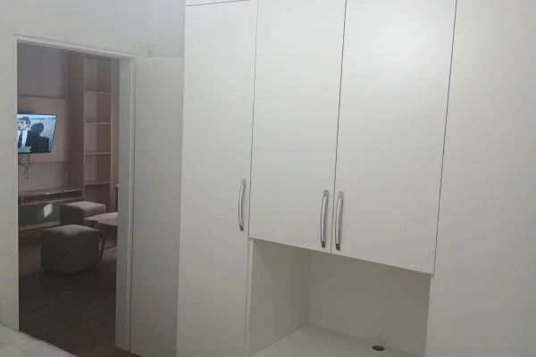 Shtepi me qera Apartament ne Tirane, 2+1, Mobilimi E mobiluar, Pagesa 50,000  Leke.