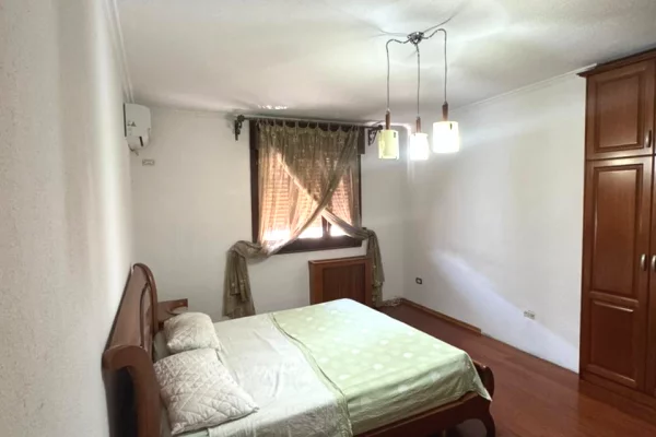 Shtepi me qera Apartament ne Tirane, 2+1, Mobilimi E mobiluar, Pagesa 1,100  Euro.