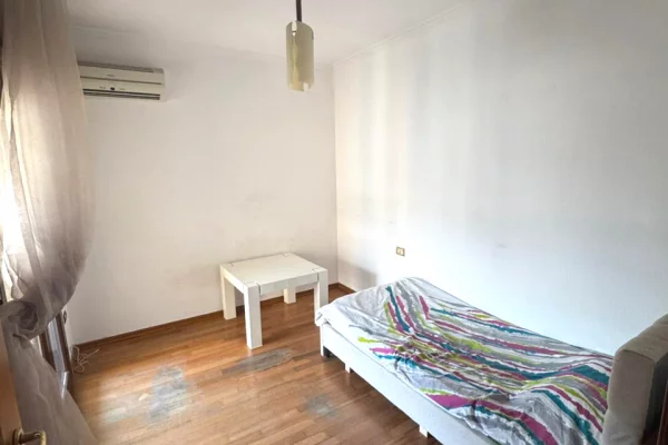 Shtepi me qera Apartament ne Tirane, 2+1, Mobilimi E mobiluar, Pagesa 1,100  Euro.