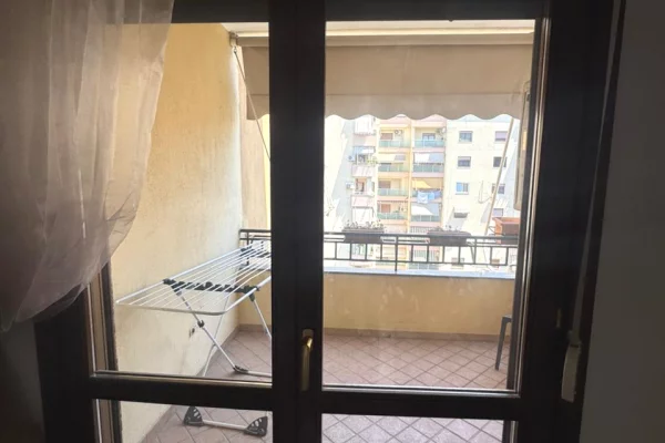 Shtepi me qera Apartament ne Tirane, 2+1, Mobilimi E mobiluar, Pagesa 1,100  Euro.