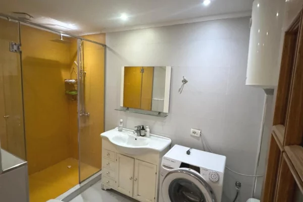 Shtepi me qera Apartament ne Tirane, 2+1, Mobilimi E mobiluar, Pagesa 1,100  Euro.