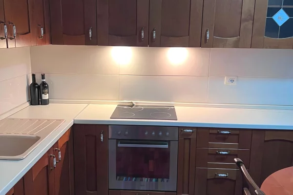 Shtepi me qera Apartament ne Tirane, 1+1, Mobilimi E mobiluar, Pagesa 55,000  Leke.
